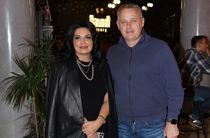 NIJE ZA ONE SA SLABIM SRCEM! Milena Popović mami uzdahe! Nikad dublji dekolte, uski prsluk samo što ne pukne, grudi u prvom planu!
