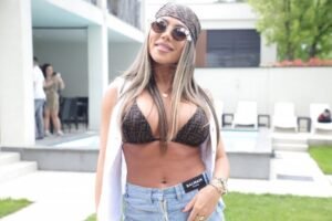 "NIKO NE IZVADI NI 50 EVRA ZA PESMU, TO SU ŠTEKARE": Sandra Afrika BESNA na fudbalere, udarila na njihove MILIONE!