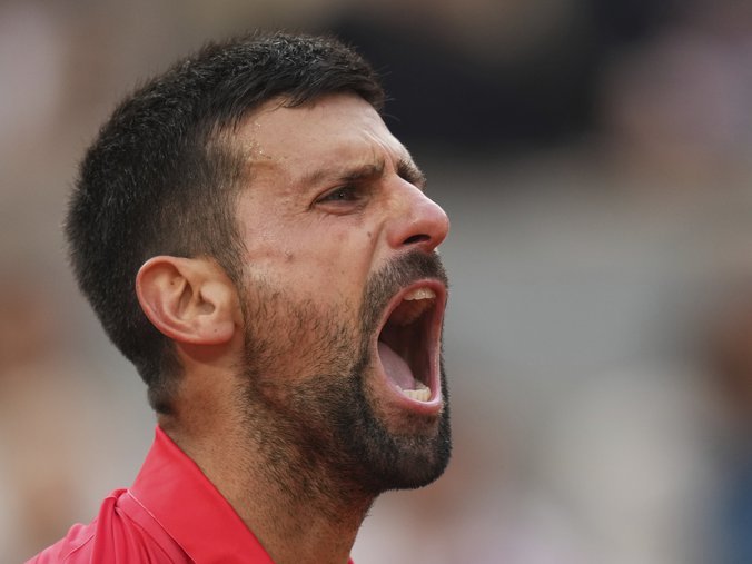 Novak skoro nije ovako proslavio poen! Pogledajte reakciju Đokovića, Parižani u delirijumu