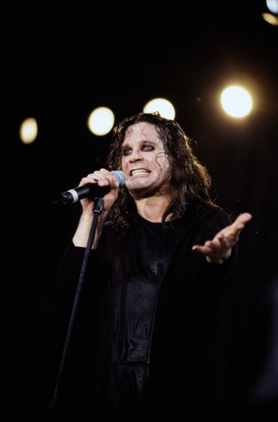 PEVAČU ŽENA ZABRANILA DA GLUMI U NAJPOPULARNIJOJ KOMEDIJI, PRODUKCIJU VULGARNO ODBILA! Pred poslednji koncert otkriveni POTRESNI detalji, podmukla BOLEST UZIMA DANAK!