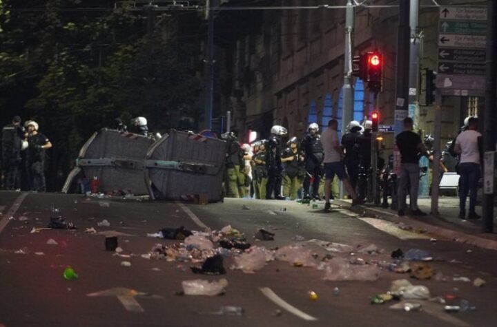 PORODICE I DECA VEČERAS OSTALI "ZAROBLJENI" POD BLOKADERSKIM TEROROM: Blokade izazvale paniku u Beogradu, A TO NIJE NAJGORE