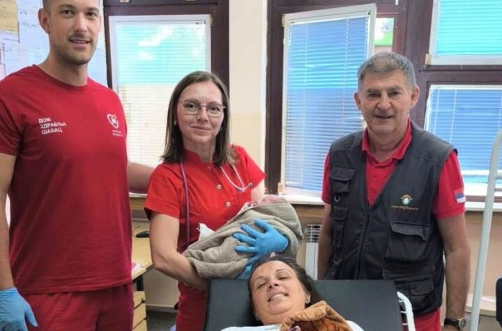 POROĐAJ NA TERENU: Hitna pomoć Doma zdravlja Šabac je ponovo, treći put za manje od godinu dana uspešno intervenisala! (FOTO)