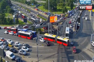 POTPUNI KOLAPS NA AUTOKOMANDI! Igla nema gde da padne, saobraćaj paralisan! (FOTO)