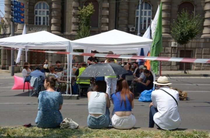 PROVALJENI SU! OTKRIVENO ZAŠTO BLOKADERI PROTESTUJU BAŠ NA VIDOVDAN! Ubacuju kvazipatriotsku retoriku i simboliku SA JEDNIM PODLIM CILJEM