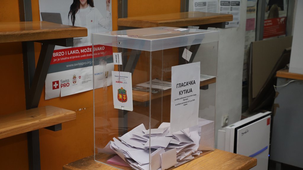 PRVI REZULTATI IZBORA U ZAJEČARU: Obrađeni glasovi na 3 biračka mesta