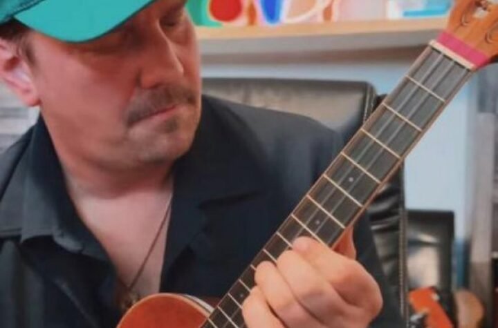 SILOVAO GA ROĐENI BRAT, TAKOĐE POZNATI MUZIČAR! Gitarista slavnog rok benda otkrio MONSTRUOZNE DETALJE: "Godinama nosim tu težinu"!