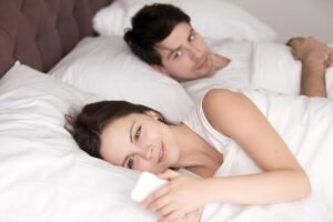Srbi, uzmite čašu vode i kocku šećera! Evo zašto vas žene varaju - uopšte nije šala, pazite samo ovo