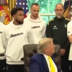 Srpski fudbaler u kabinetu predsednika Amerike! Donald Tramp postavio Dušanu Vlahoviću škakljivo pitanje, ceo svet bruji o tome šta se desilo u Beloj