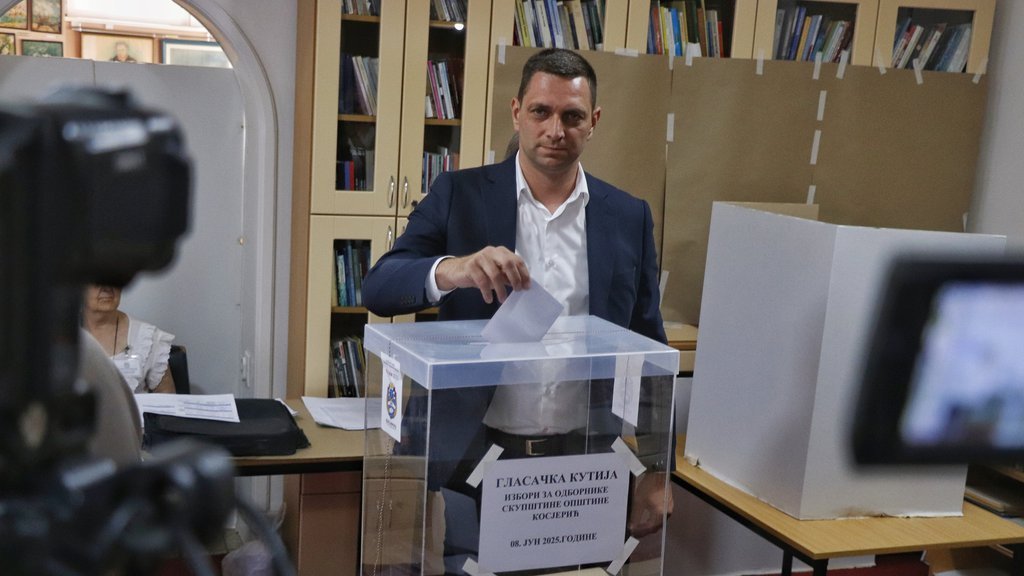 TERORISTIČI AKT BLOKADRA U KOSJERIĆU: Na točku auta Žarka Đokića odvrnuti štafovi