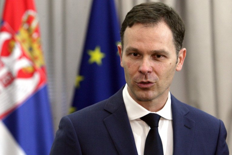 "TIRANIJA MANJINE NAD VEĆINOM - ŠAČICA BLOKADERA MALTRETIRA GRAĐANE" Siniša Mali o teroru foteljaša! (FOTO)