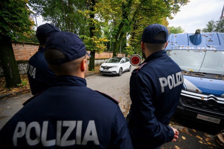 TRAGEDIJA! Sin poznate glumice izvršio SAMOUBISTVU - scena u mrtvačnici ledi krv u žilama!
