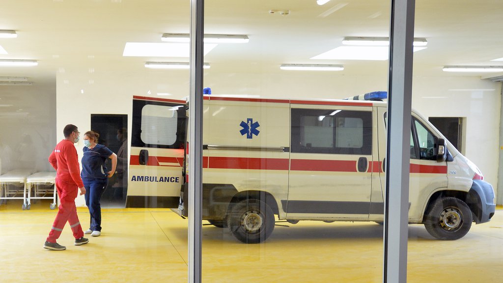UŽAS U VELIKOJ MOŠTANICI: Na dečaka pao gol! Prevezen na reanimaciju