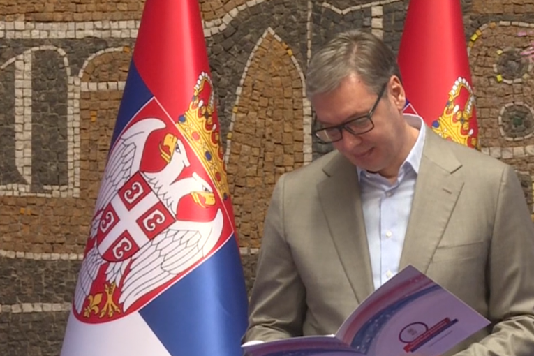 VELIKI DAN ZA MEDICINARE U SRBIJI: Predsednik Vučić: Vi ste najbolji studenti i đaci i mi smo ponosni na vas!