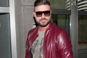 VERIO SE A ŠALJE PORUKE MLAĐIM OBOŽAVATELJKAMA! Javno isplivale reči MC Stojana - SAZNANJE PODIGLO JAVNOST NA NOGE!