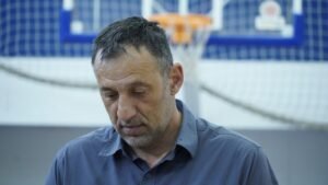 VLADE DIVAC IMAO SAOBRAĆAJKU NA CRNOGORSKOM PRIMORJU: Legendarni košarkaš transportovan u bolnicu