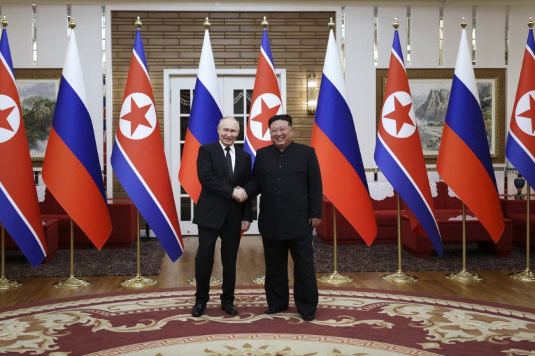 ZAPAD SE TRESE: Kim šalje 25.000 ljudi pod Putinovu komandu