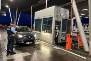 ZAVIRITE U PASOŠ AKO NE ŽELITE DA VAS VRATE SA GRANICE: Mnogo Srba ne obrati pažnju na ovu sitnicu pa PRED CARINIKOM NASTANE HISTERIJA