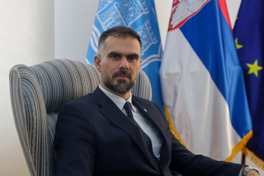BIO SAM UPLAŠEN ZA SVOJU DECU I PORODICU! Gradonačelnik Mićin o opsadi na kućnom pragu: "Užasne scene, to se nikad nije radilo"