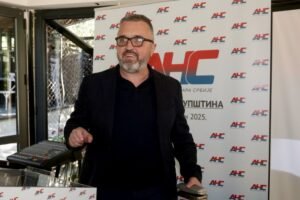 BLOKADERI NAPALI KUĆU OCA I DEDE DRAGANA J. VUČIĆEVIĆA U IVANJICI!
