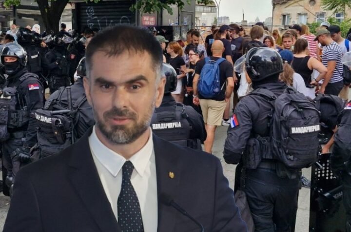 BLOKADERI PONOVO MALTERETIRAJU GRADONAČELNIKA NOVOG SADA I NJEGOVU PORODICU! Opet mu došli pred zgradu, čovek morao da gasi interfon i smiruje decu!
