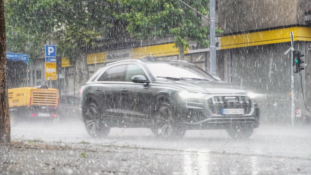 ČEKAJU NAS NOVI PLJUSKOVI I NEPOGODE! Evo kad stiže novo nevreme, a kad se vraća sunce i šta nas tačno čeka za vikend