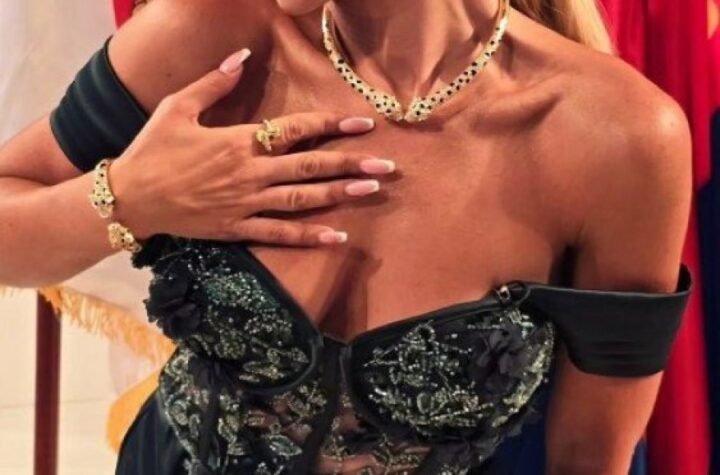 ČIPKANI KORSET I GRUDI U PRVOM PLANU! Jovana Jeremić ZAPALILA društvene mreže! (FOTO)