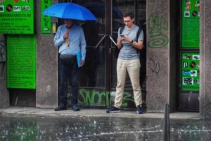 CRNI OBLACI STIŽU U SRBIJU! Hitno se oglasio RHMZ: Ovi delovi prvi na udaru, padaće i grad (FOTO)