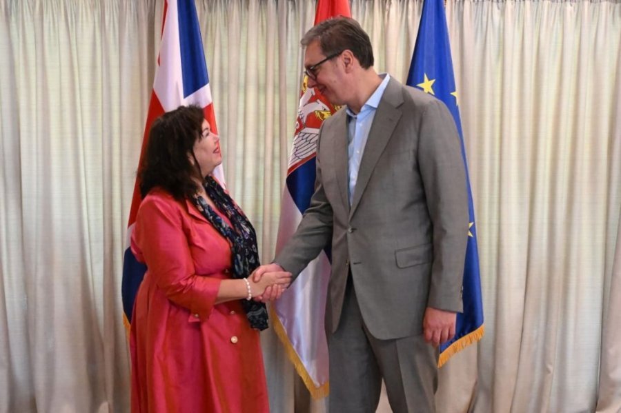 ČVRSTO VERUJEM U NASTAVAK SARADNJE SA UK! Vučić nakon sastanka sa Karen Pirs: "Razmenili smo mišljenja o evropskom putu Srbije"