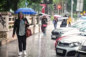 DANAS DOSTA HLADNIJE VREME! Temperatura do 23 stepena: Evo kad se očekuju pljuskovi sa grmljavinom