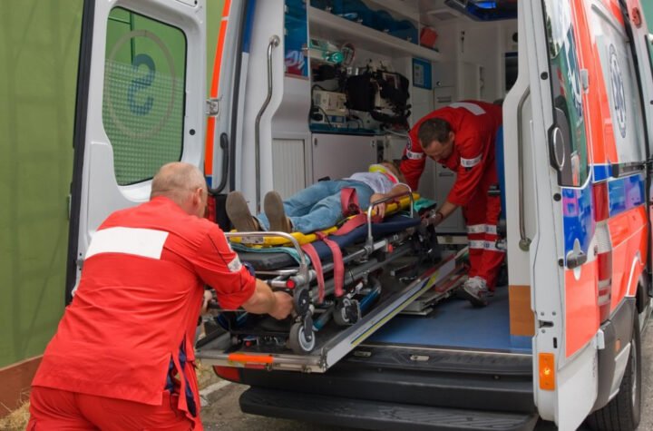 DETE TEŠKO POVREĐENO U UDESU KOD MOSTARSKE PETLJE! Hitno prebačeno u bolnicu!