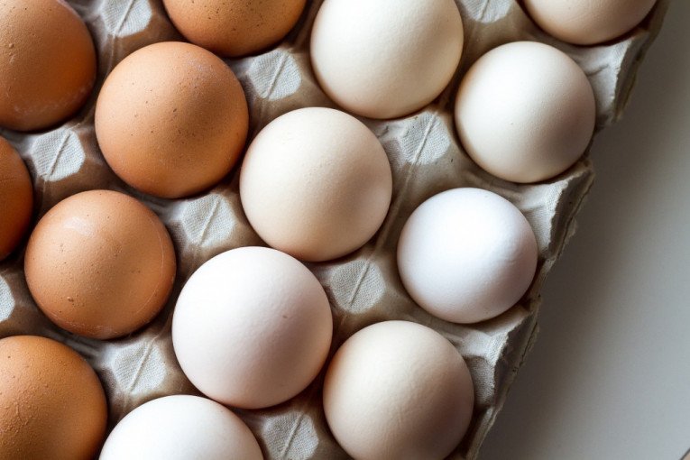 HITNO SE POVLAČE JAJA OVOG PROIZVOĐAČA SA TRŽIŠTA! Sumnja se da sadrže SALMONELU!