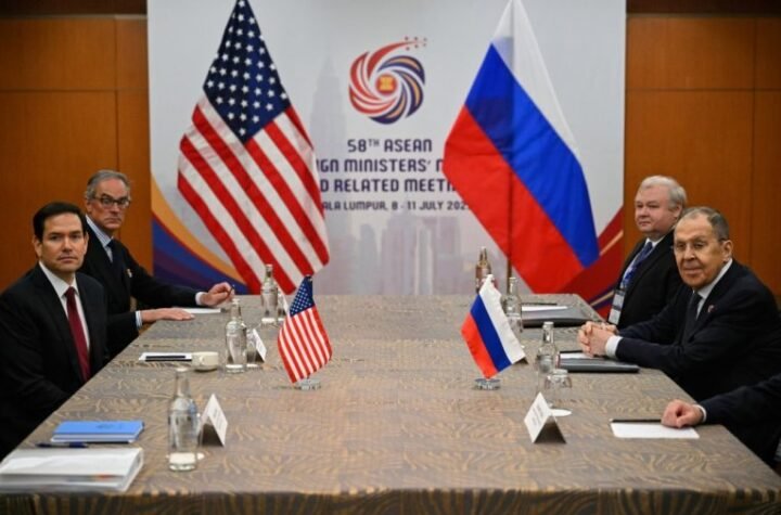HLADNI OSMESI LAVROVA I RUBIJA: Amerika i Rusija na ivici sukoba (FOTO)