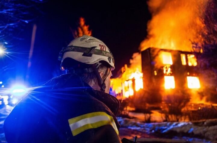 HOROR! Zapalio se stan na 4. spratu, poginule tri osobe, MEĐU NJIMA I TROMESEČNA BEBA!