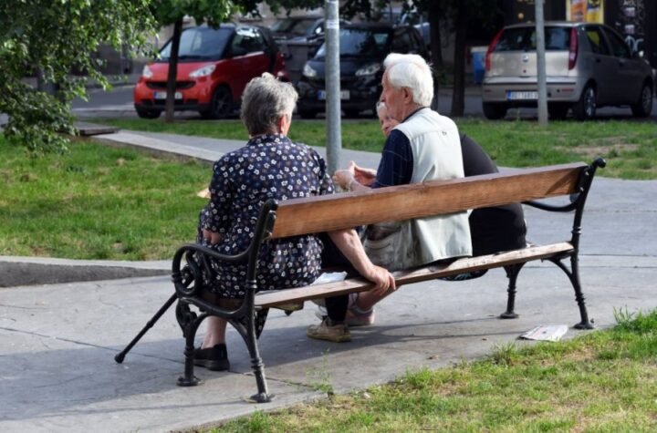 IZUZETNO VAŽNO! Penzioneri, ovo morate da znate: Fond PIO se zvanično oglasio povodom isplate penzija