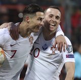 JANIK POBEDIO MARTINESA U LONDONU: Prvi reket sveta u osmini finala Vimbldona