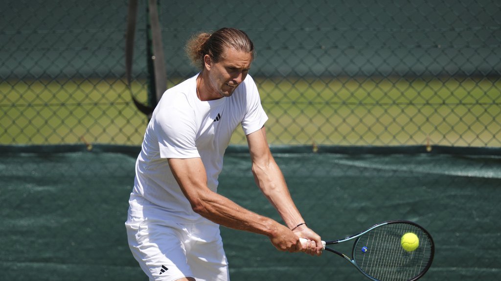 KAKAV ŠOK NA VIMBLDONU! Aleksandar Zverev eliminisan u prvom kolu!