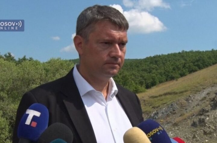 KURTI NASTAVLJA DA SE IŽIVLJAVA NAD SRBIMA! Pomoćnik direktora Kancelarije za KiM Igor Popović priveden zbog izjave nakon pomena u Orahovcu