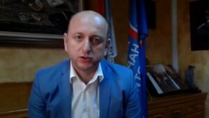 Knežević podelio studentima uputstva za dobijanje 10: Važno je razgovetno i na slogove psovati srpsku majku