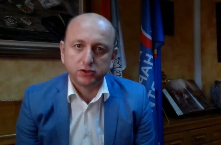 Knežević podelio studentima uputstva za dobijanje 10: Važno je razgovetno i na slogove psovati srpsku majku