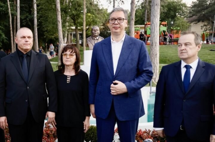 "MOLIM SVE KOJI RUŠE DRŽAVU DA RAZMISLE MALO O TOME" Vučić se obratio blokaderima-foteljašima na otvaranju biste u čast Palme: Sve naše snage policije su angažovane na gašenju požara