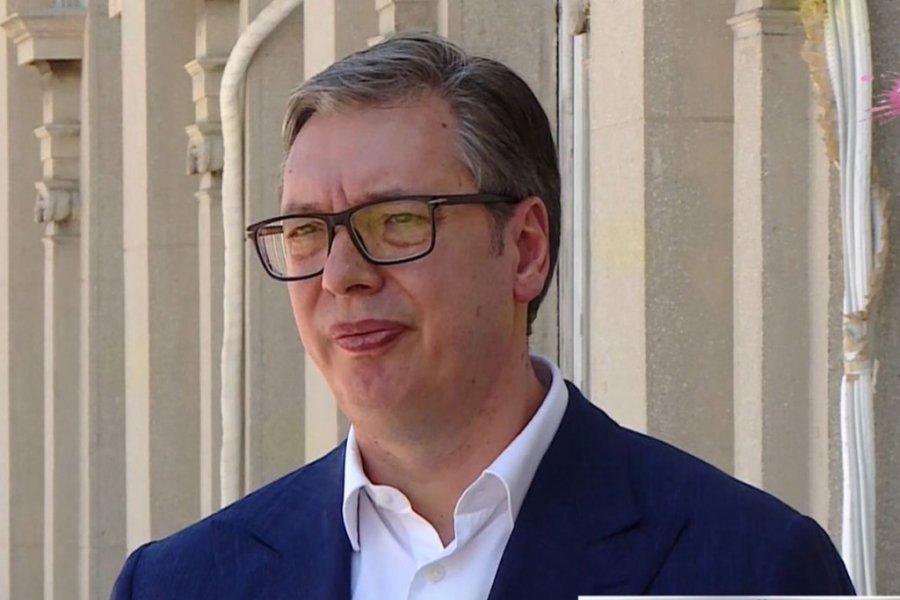 "MOLIM TE DA NE PLAČEŠ, VRATIĆE SE BRŽE NEGO ŠTO MISLIŠ" Vučić obilazi porodice i područja oštećena požarom