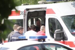 MUŠKARAC U BORČI IZBODEN NOŽEM! Tri osobe teško povređene u nesreću: Hitno prevezeni na reanimaciju