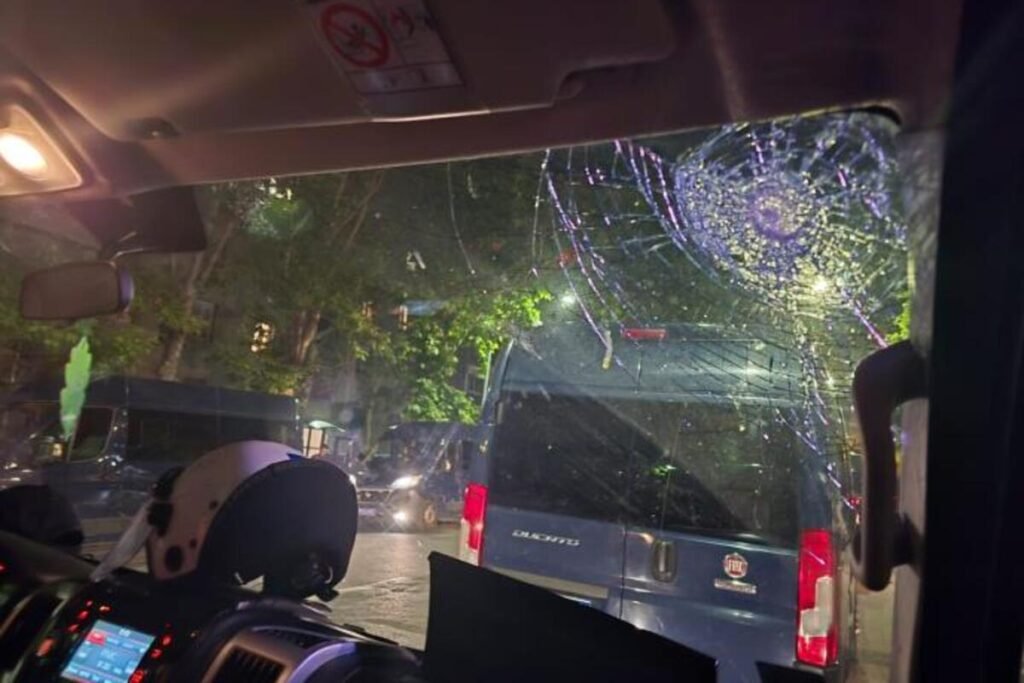 NAPADNUTI POLICAJCI NA BULEVARU, JEDAN POVREĐEN! Oglasio se MUP o blokadi u Beogradu