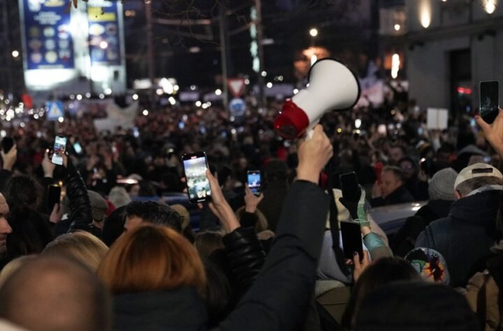 NASTAVLJA SE TEROR BLOKADERA: Napad na Suzanu Vasiljević, Gorana Vesića i Dejana Vuka Stankovića