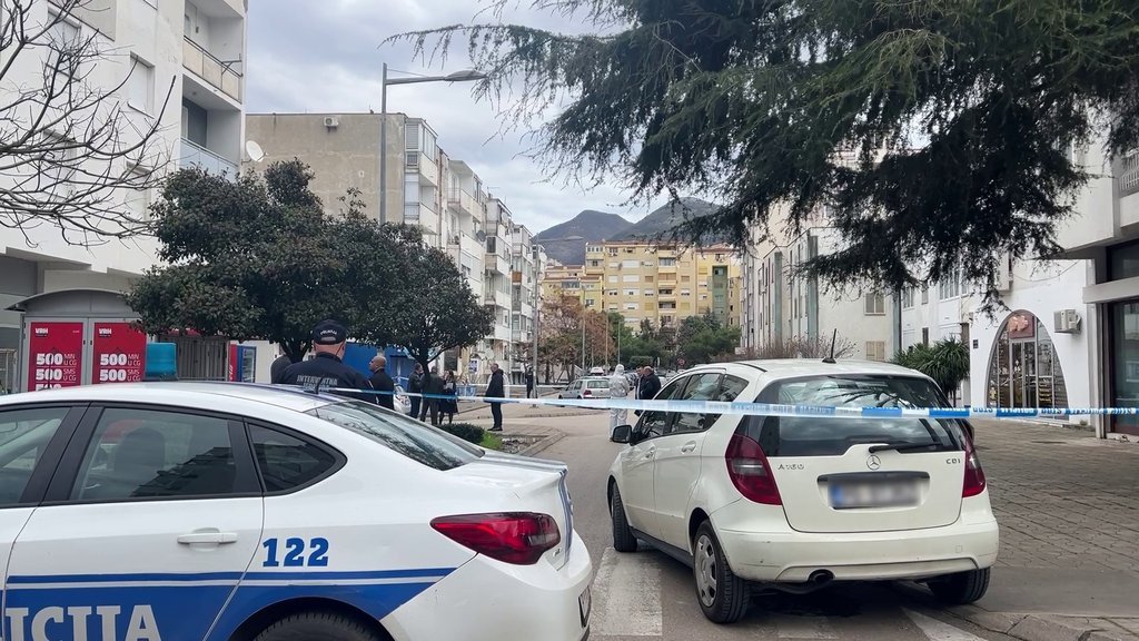 NEZAPAMĆEN HOROR NA JADRANU! Stranac (60) se samozadovoljavao pored kreveta u kojem su bili žena i njeno maloletno dete