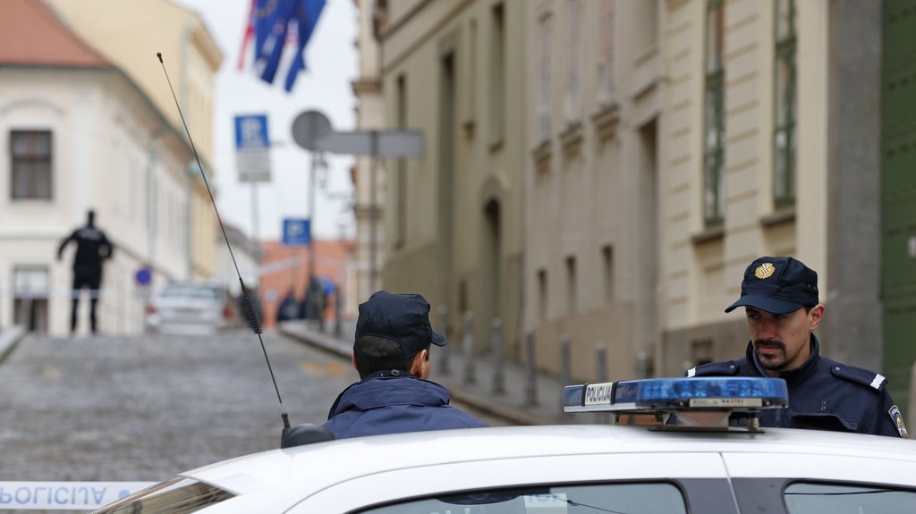 NEZAPAMĆEN SKANDAL: Srpski košarkaš zbog tri prsta priveden na granici sa Hrvatskom