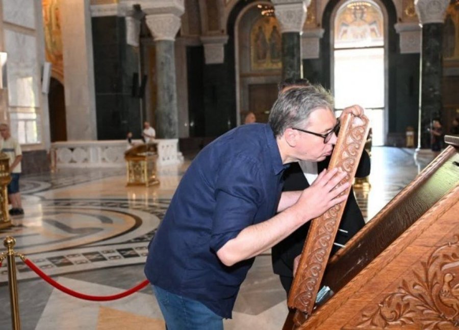 NIŠTA IM NIJE SVETO! Portal Nova napao Vučića zbog celikavanja ikone: Sramna laž odmah pala u vodu (FOTO)