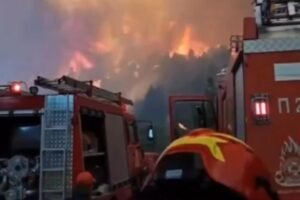 Naređena hitna evakuacija u Grčkoj: Požar guta sve pred sobom, ovo je strašno