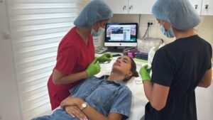 PAPARACO! Anđela Đuričić uhvaćena na remontu, a evo kakve je sve zahvate imala (FOTO)