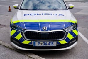 PIJANOG NAPADAČA POLICIJA JEDVA SAVLADALA! Pretukao muškarca na autobuskoj stanici!